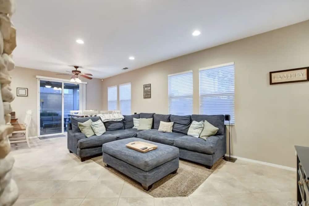 Photo of Livingroom in Jurupa Valley