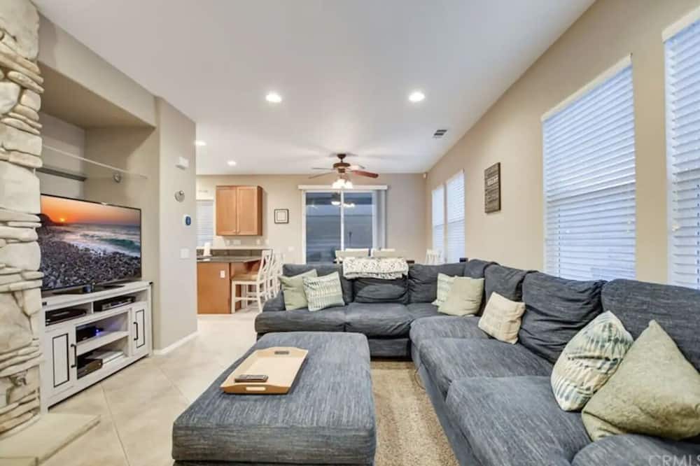 Photo of Livingroom in Jurupa Valley