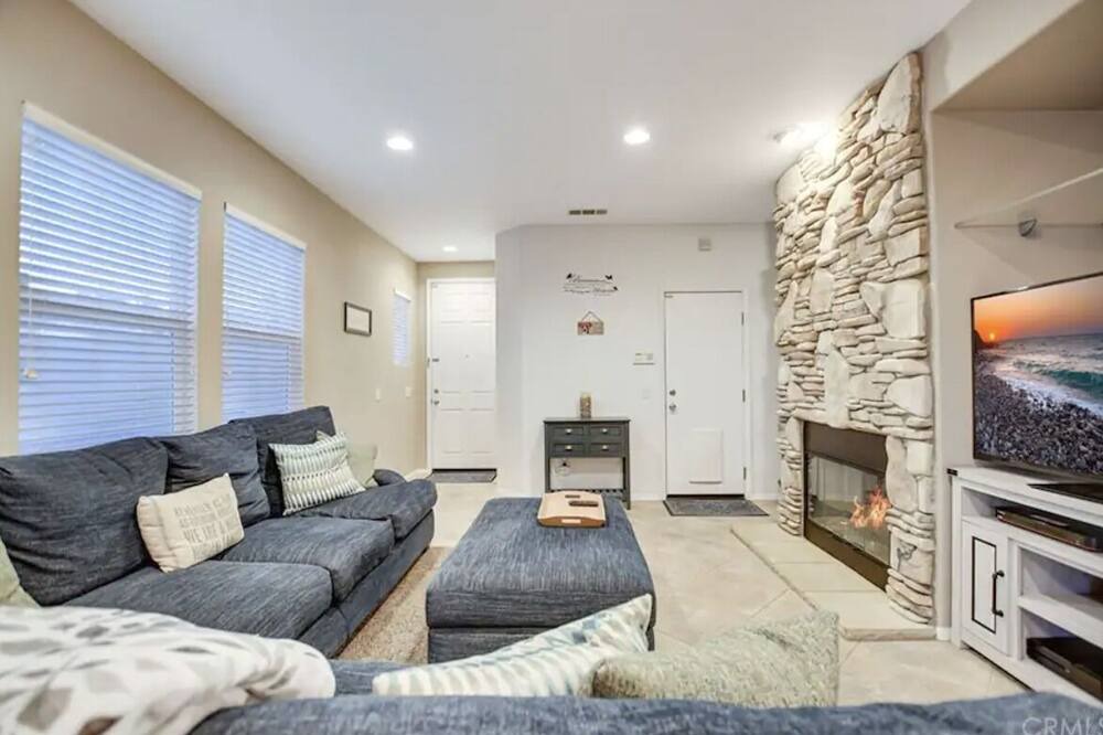 Photo of Livingroom in Jurupa Valley