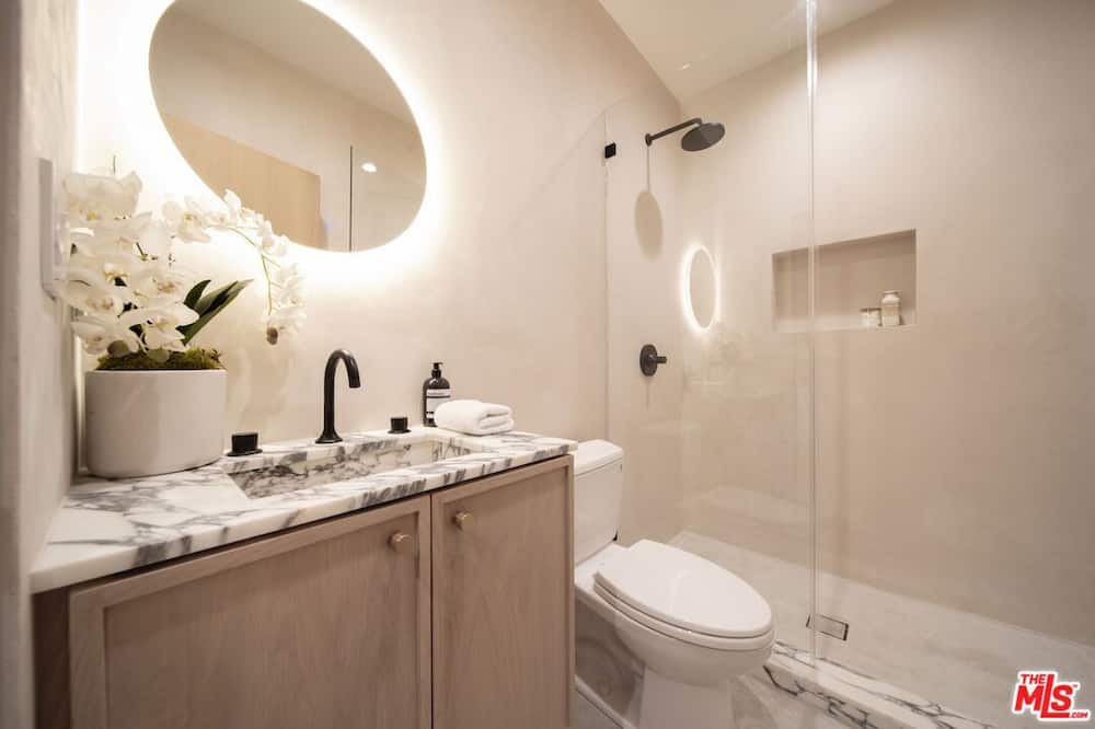 Photo of Bathroom in Beachwood Canyon