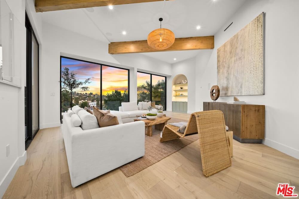 Photo of Livingroom in Beachwood Canyon