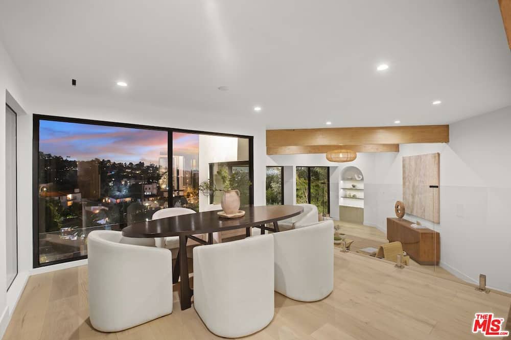 Photo of Livingroom in Beachwood Canyon