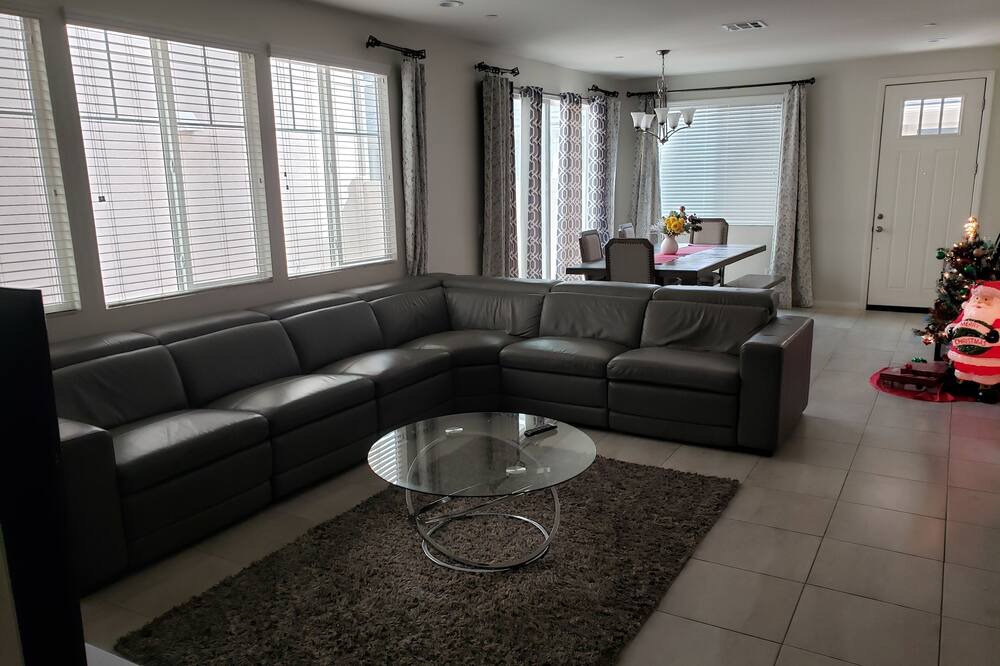 Photo of Livingroom in Rialto