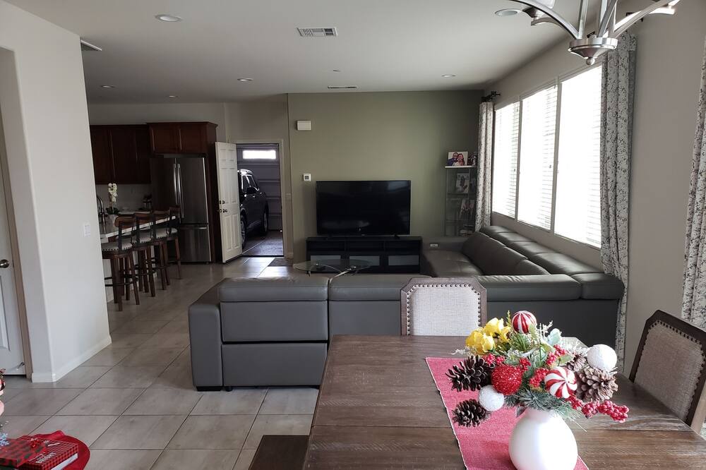 Photo of Livingroom in Rialto