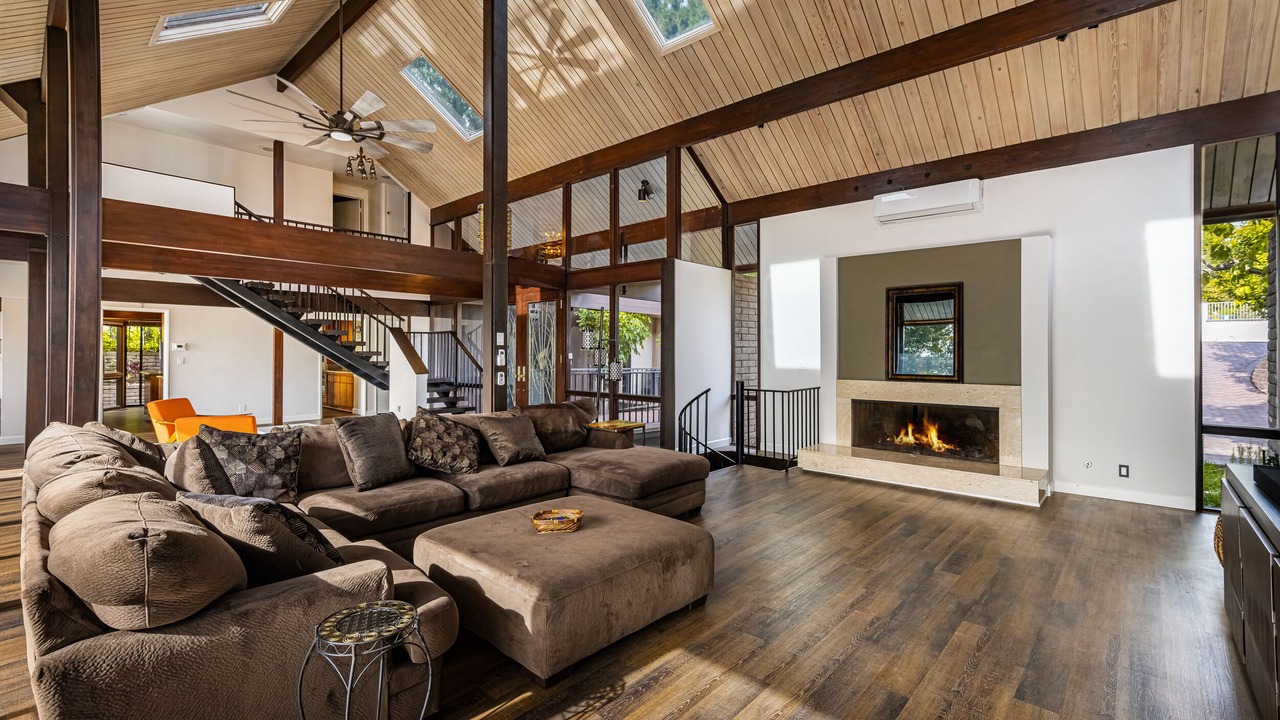 Photo of Livingroom in Fullerton
