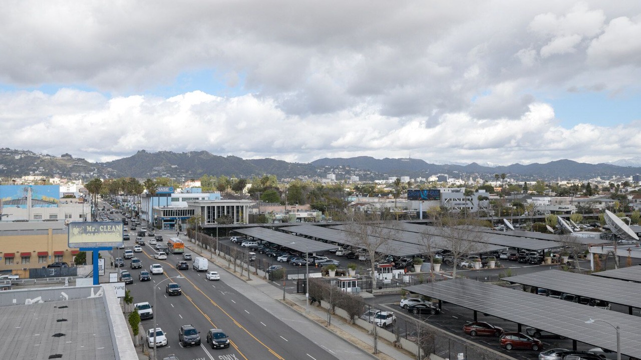 Photo of Others in La Brea