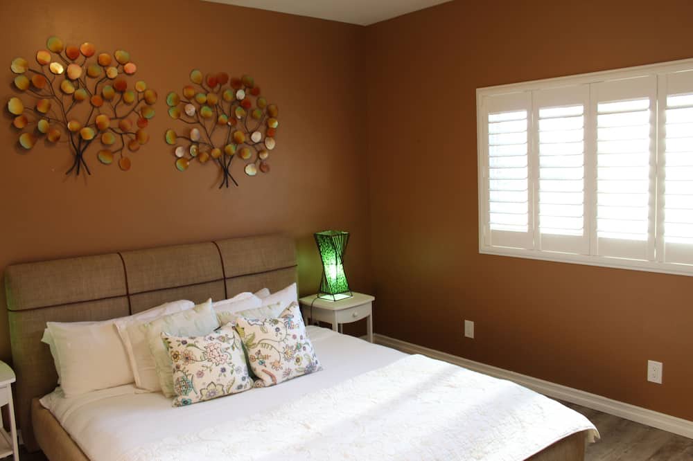 Photo of Bedroom in Bay Park