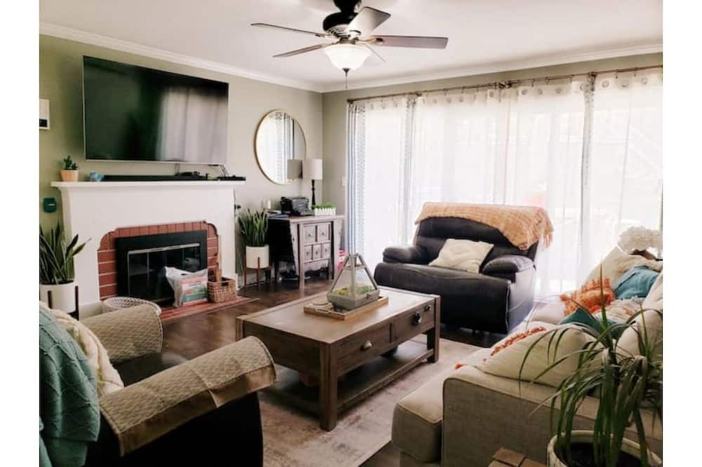Photo of Livingroom in Canyon Country