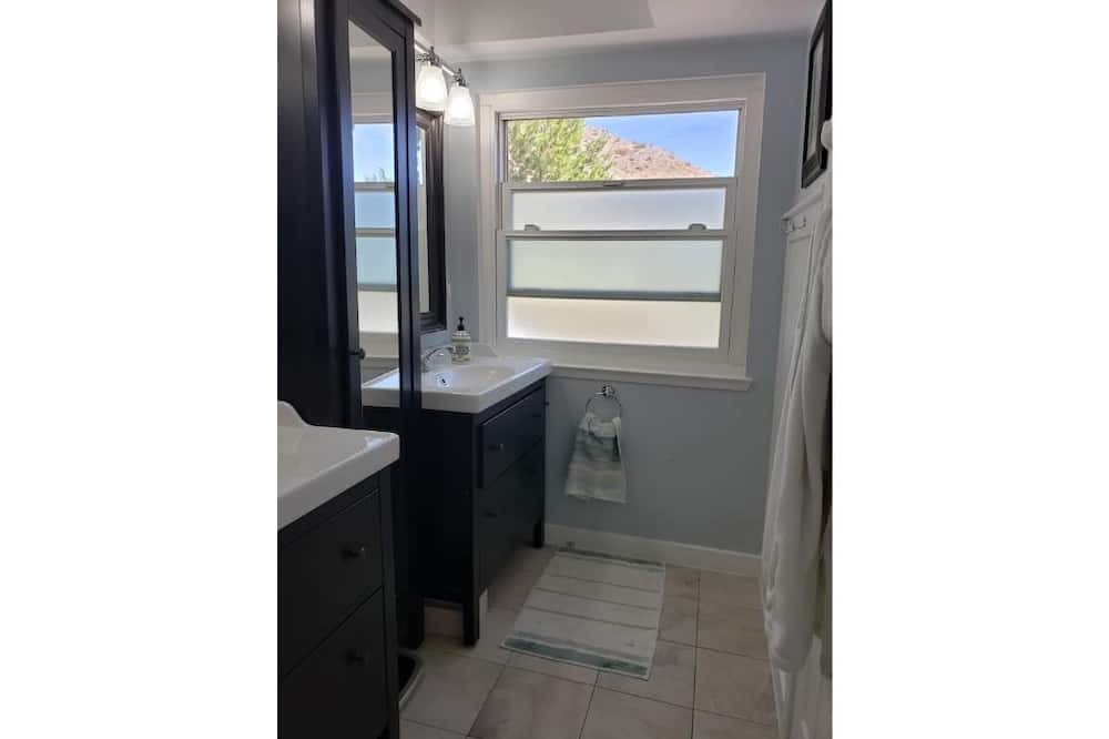 Photo of Bathroom in Canyon Country