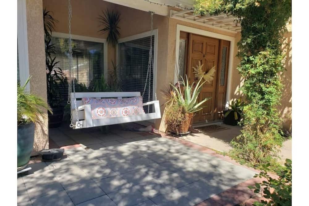 Photo of Patio Balcony in Canyon Country