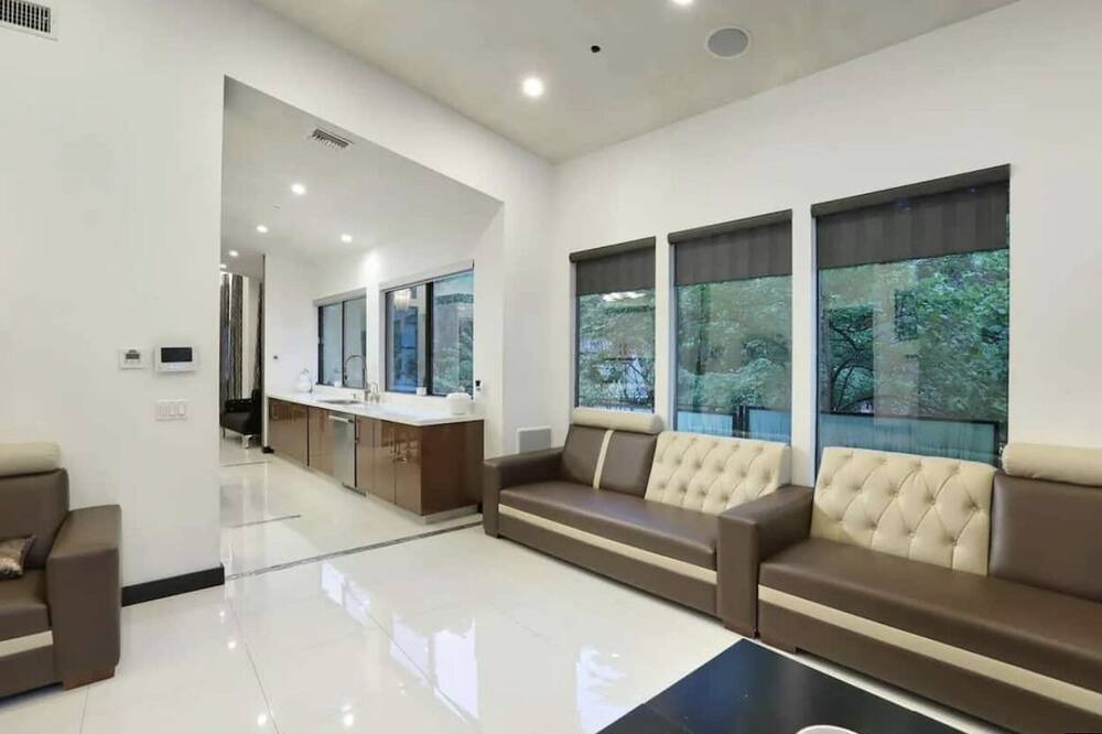 Photo of Livingroom in Chevy Chase