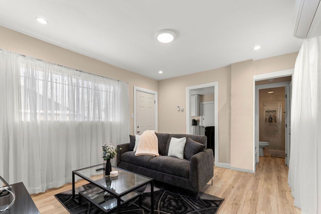 Photo of Livingroom in Los Angeles