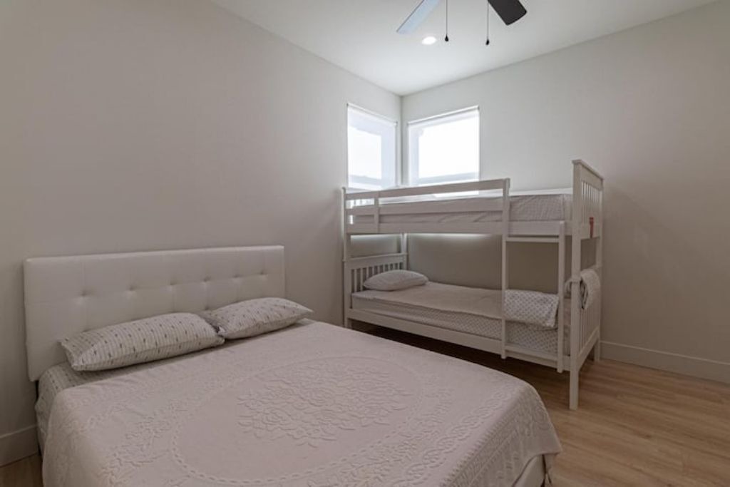 Photo of Bedroom in Lake Balboa