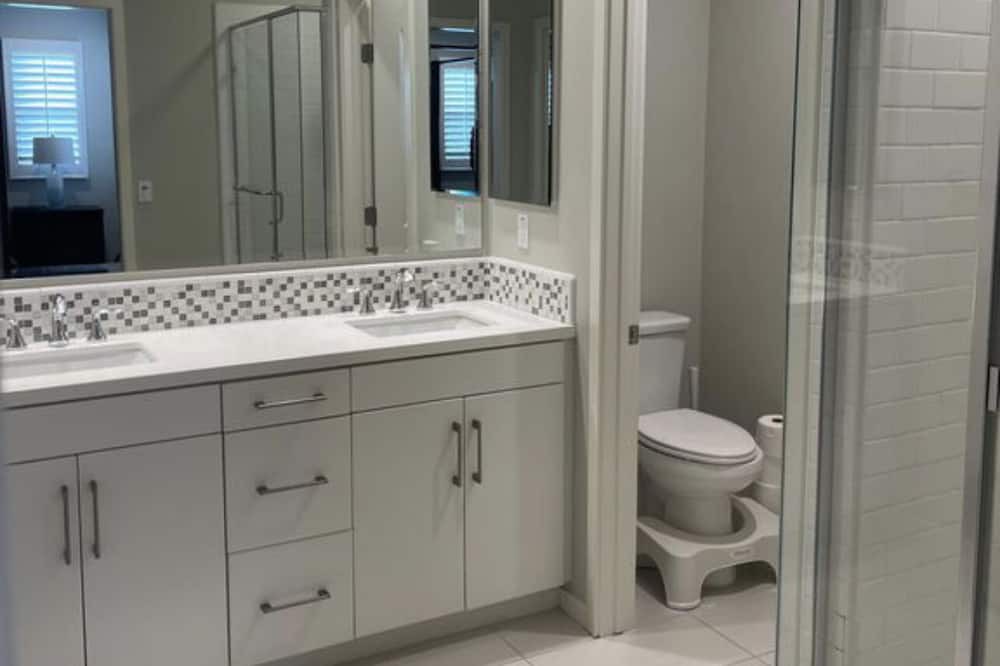 Photo of Bathroom in Portola Springs