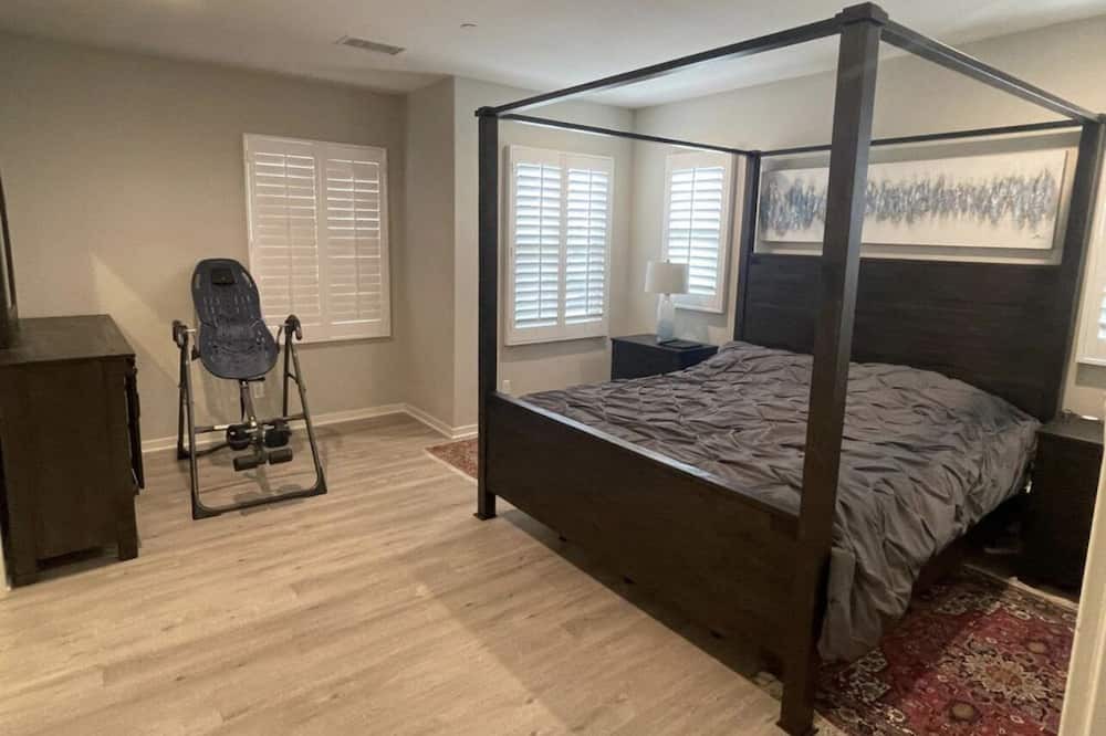 Photo of Bedroom in Portola Springs