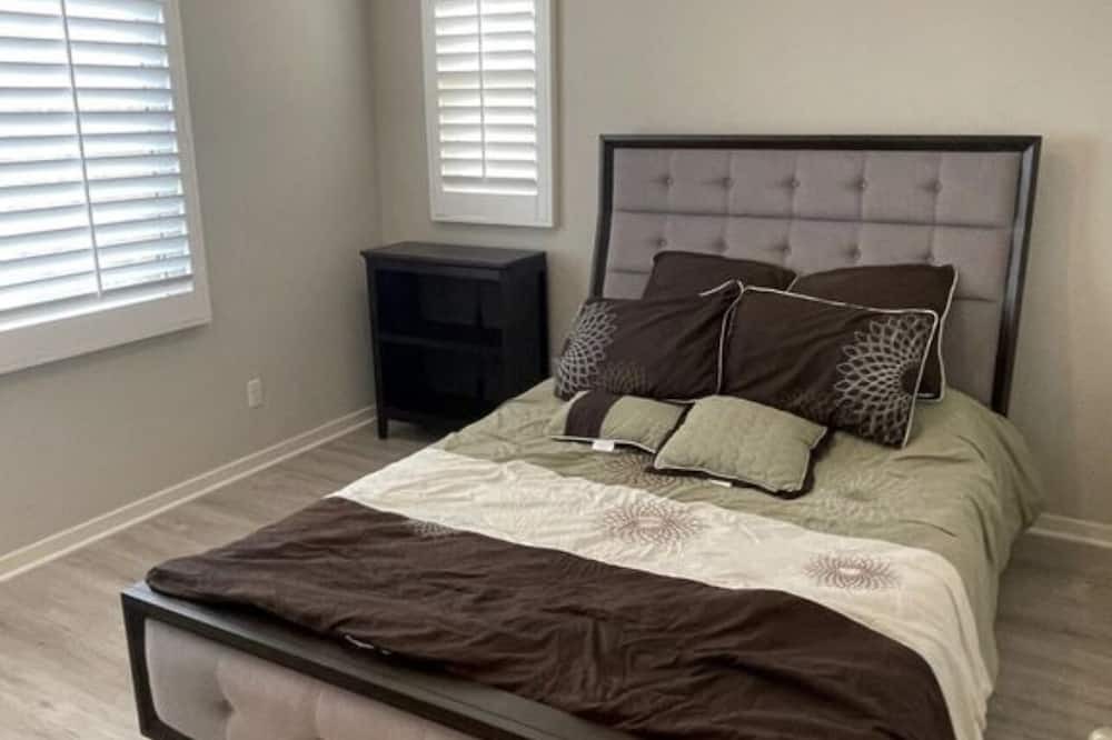 Photo of Bedroom in Portola Springs