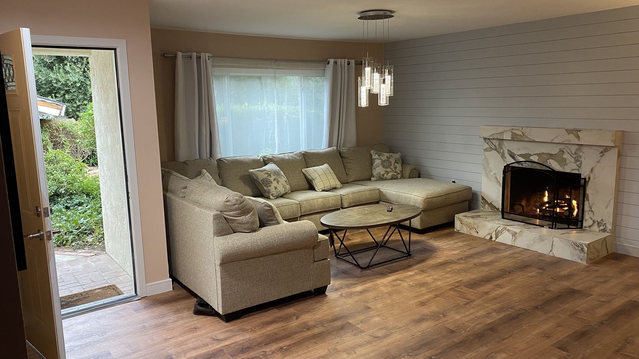 Photo of Livingroom in East Grove