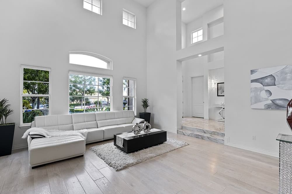 Photo of Livingroom in Chatsworth