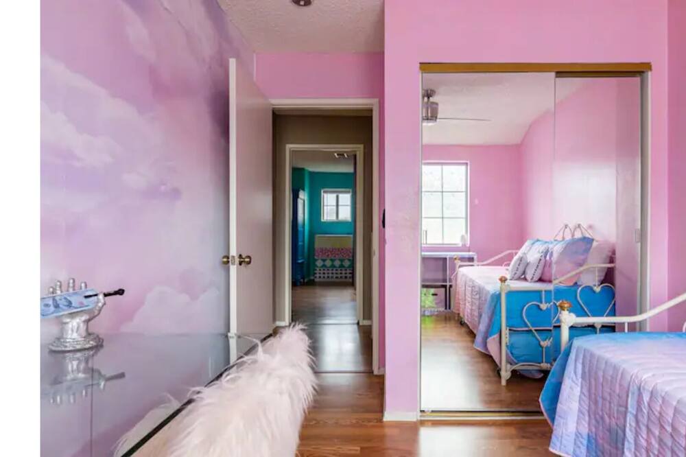 Photo of Bedroom in Sylmar