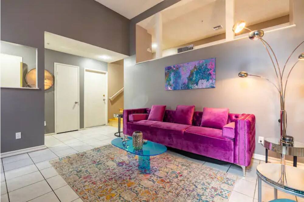 Photo of Livingroom in Sylmar
