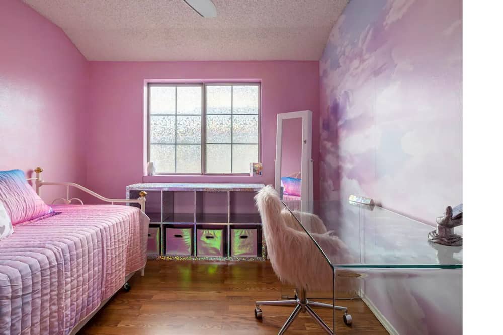 Photo of Bedroom in Sylmar