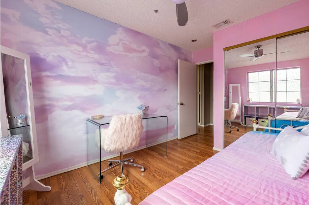 Photo of Bedroom in Sylmar