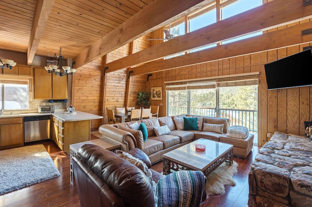 Photo of Livingroom in Whispering Forest