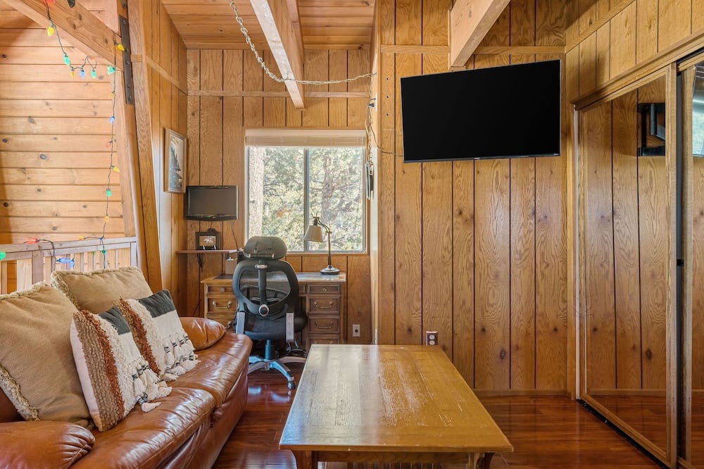 Photo of Livingroom in Whispering Forest