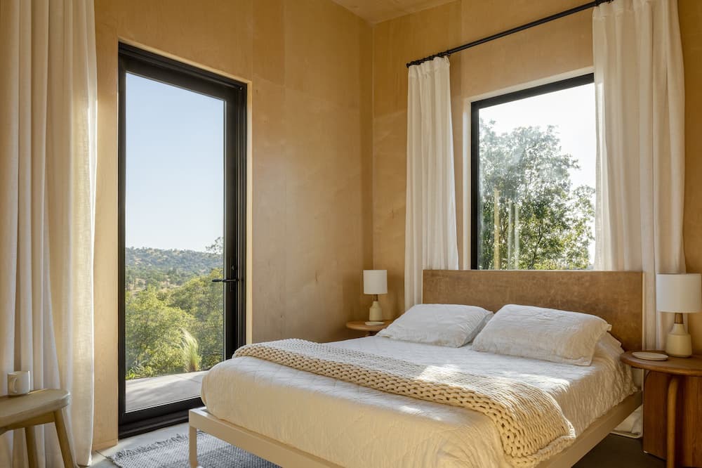 Photo of Bedroom in Yosemite Lakes