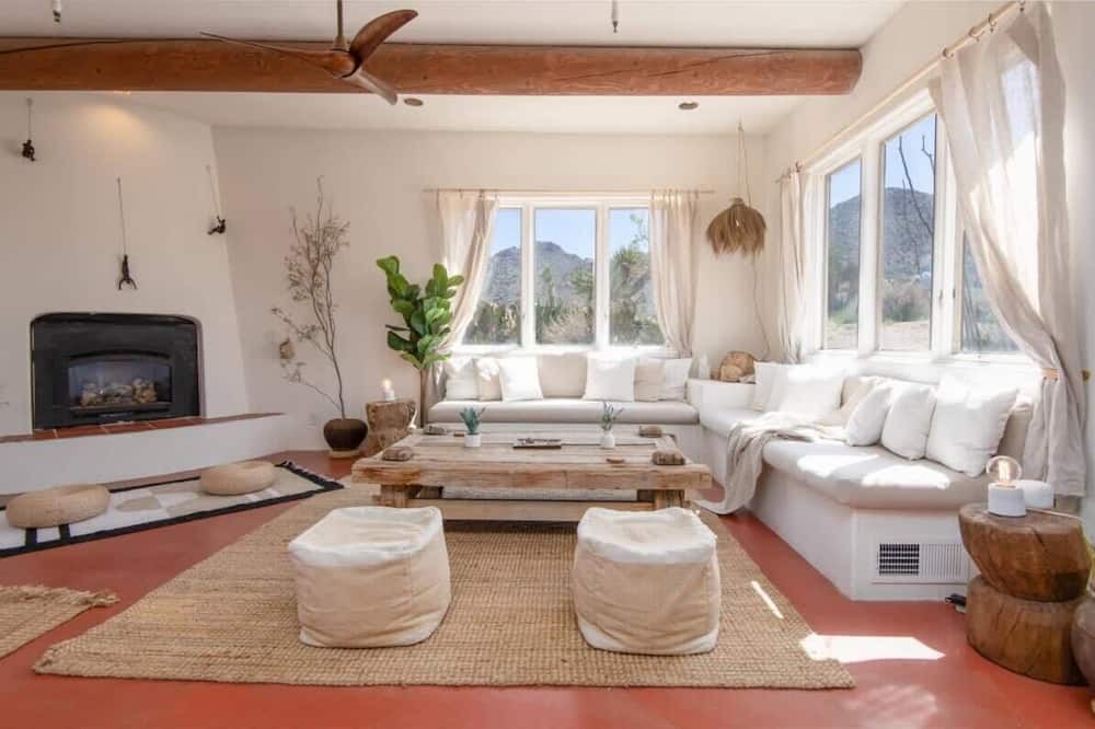 Photo of Livingroom in Joshua Tree Highlands