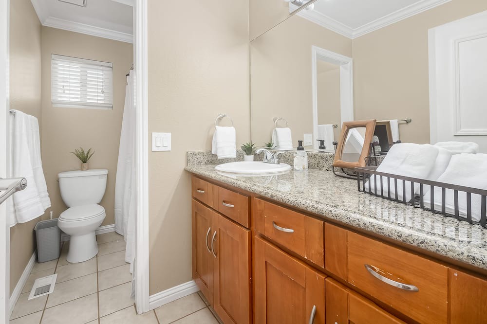Photo of Bathroom in Lemoore
