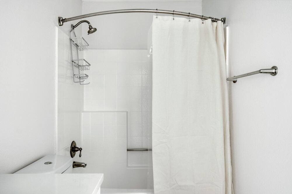 Photo of Bathroom in Los Feliz