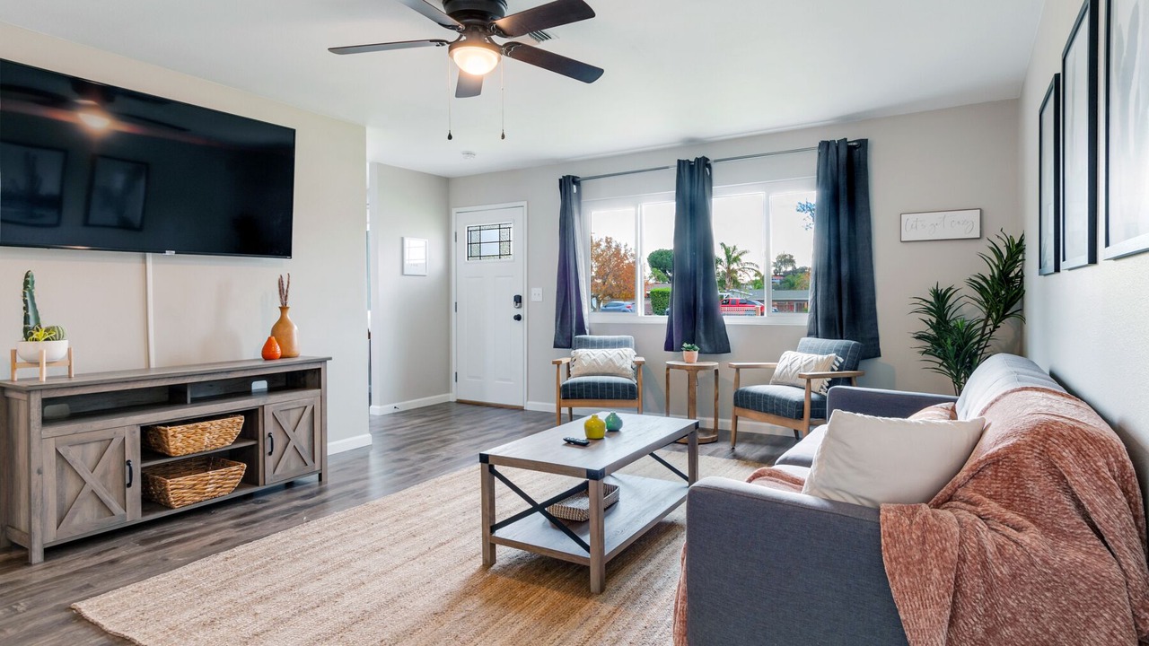 Photo of Livingroom in NE - Sterling
