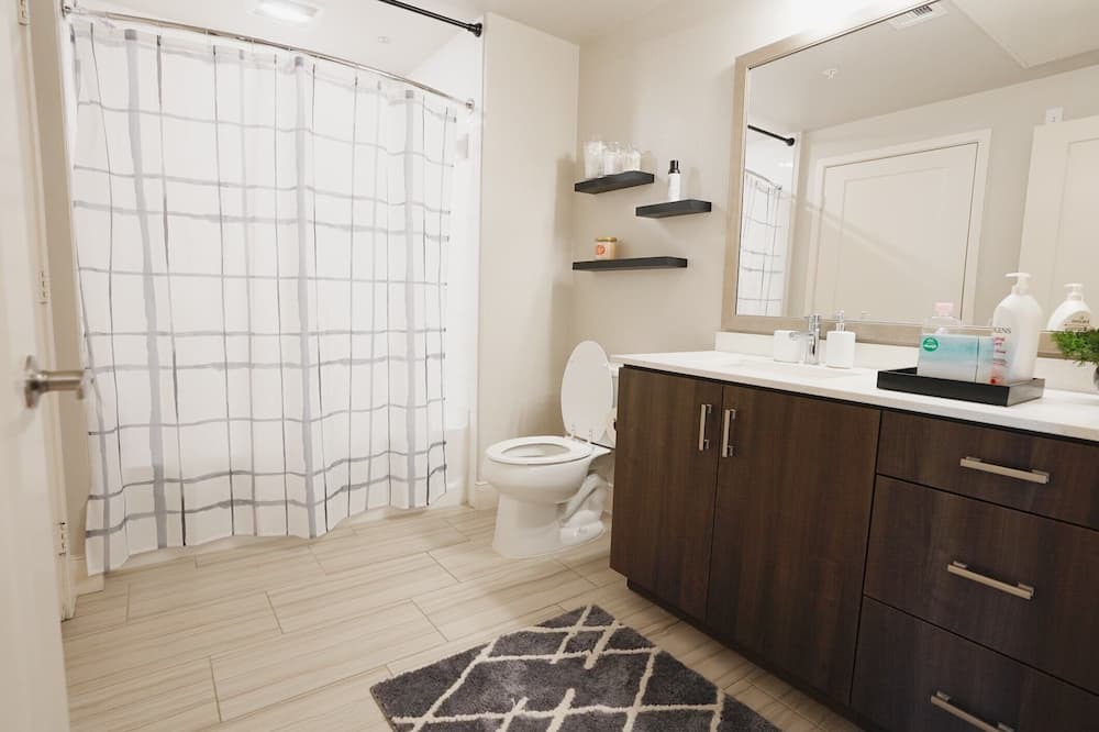 Photo of Bathroom in Warner Center