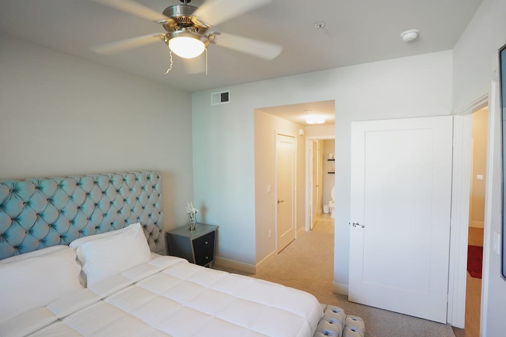 Photo of Bedroom in Warner Center