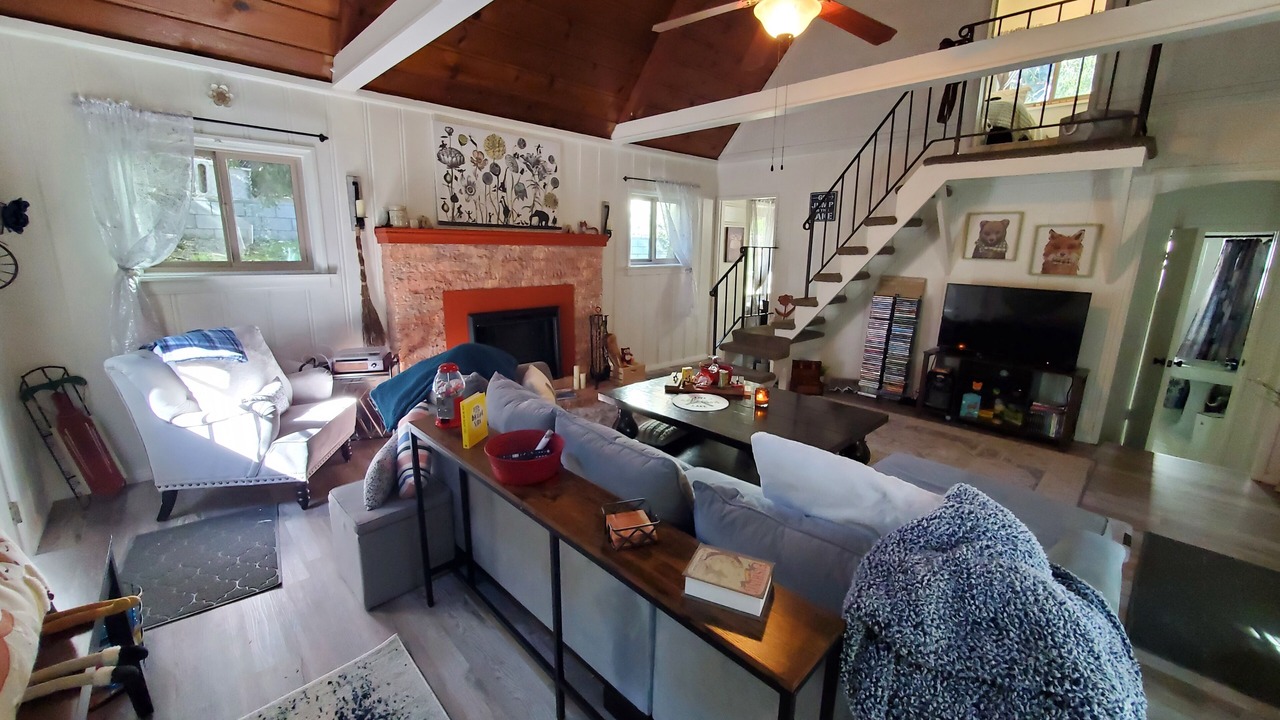 Photo of Livingroom in Cedar Glen