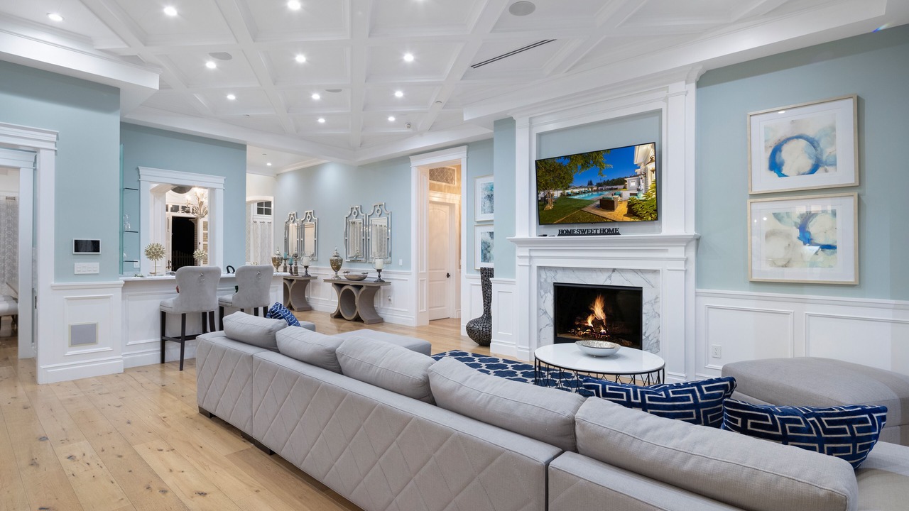 Photo of Livingroom in Tarzana