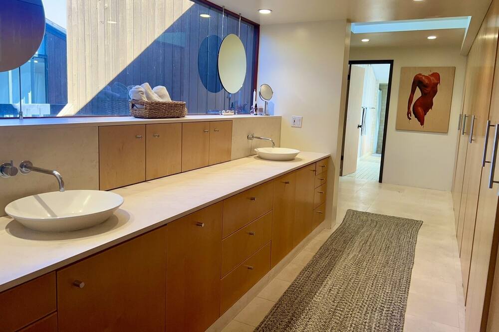 Photo of Bathroom in Mission Hills