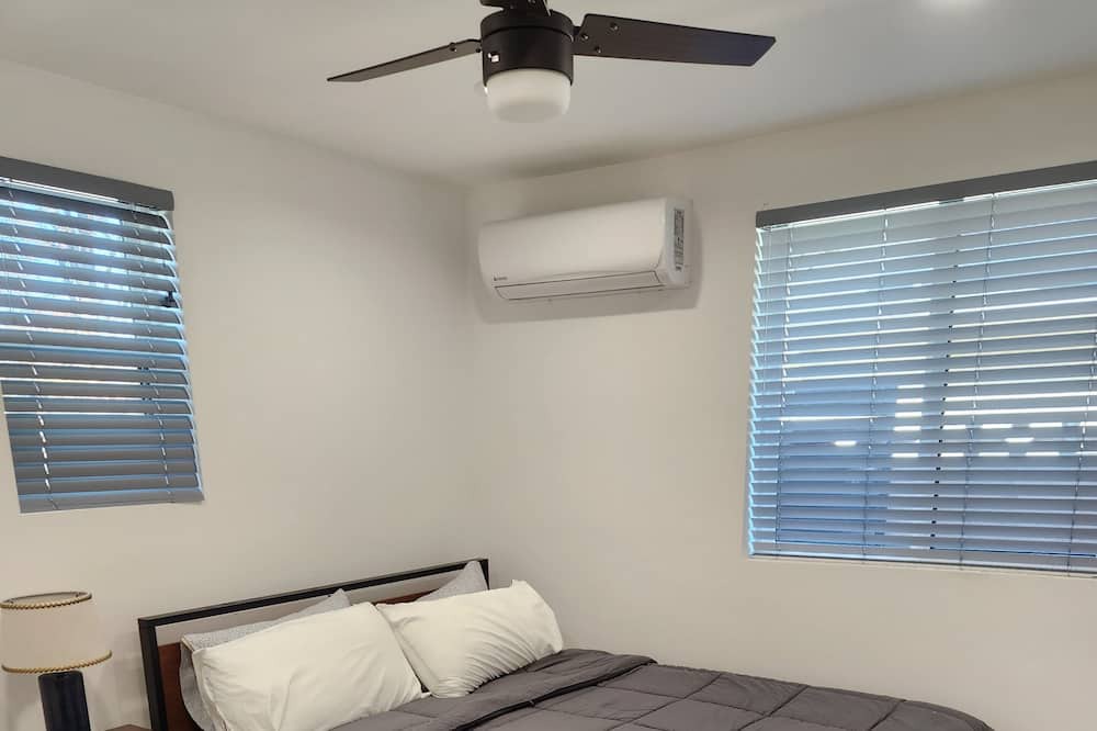 Photo of Bedroom in Woodland Hills