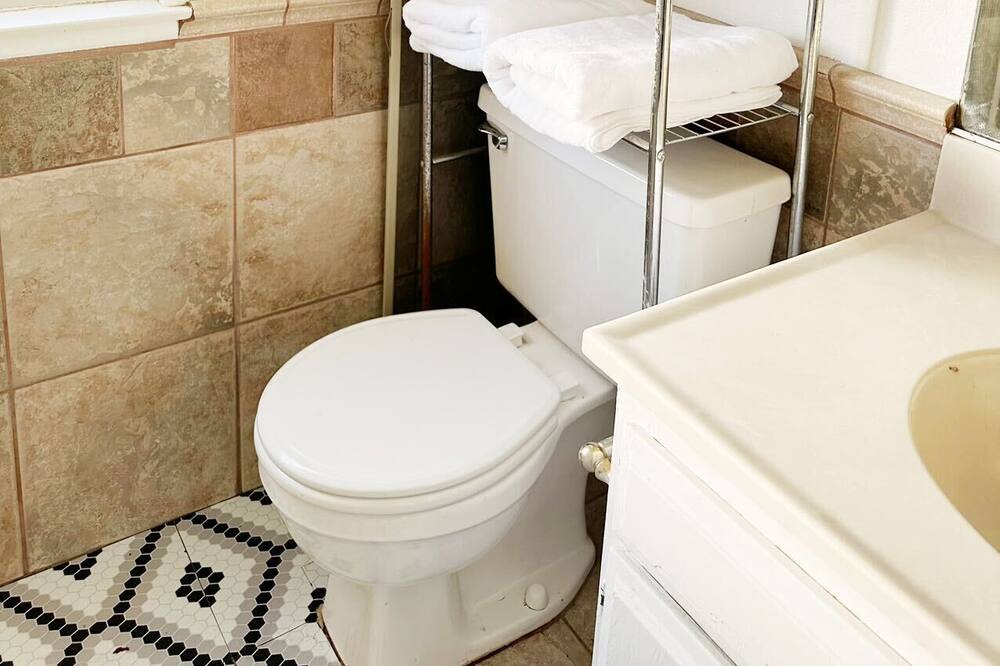 Photo of Bathroom in Los Serranos