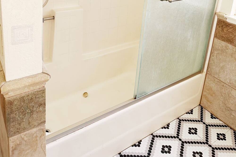Photo of Bathroom in Los Serranos