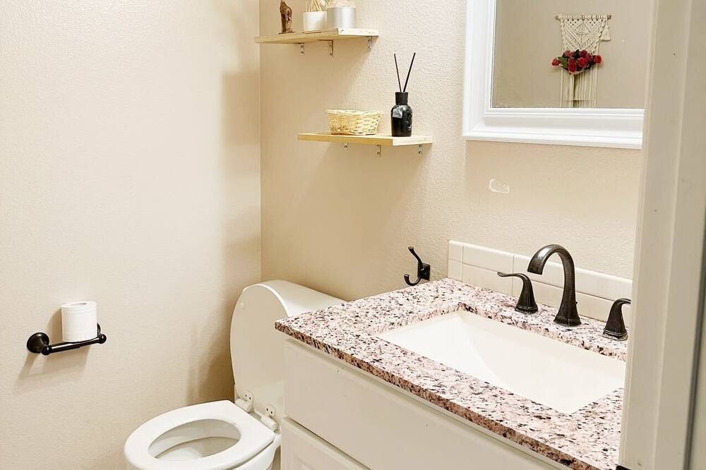 Photo of Bathroom in Los Serranos