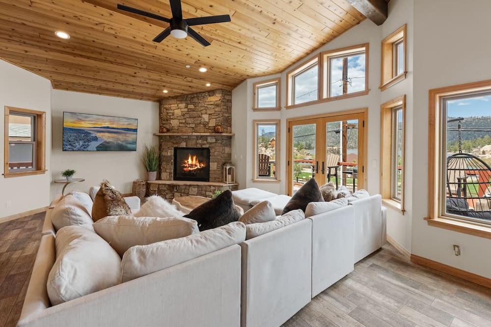 Photo of Livingroom in Boulder Bay