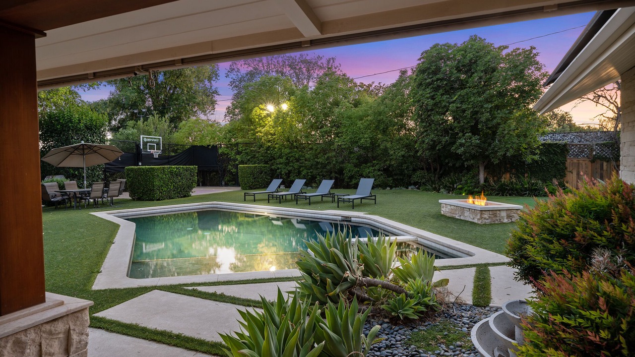 Photo of Outdoor in Northridge