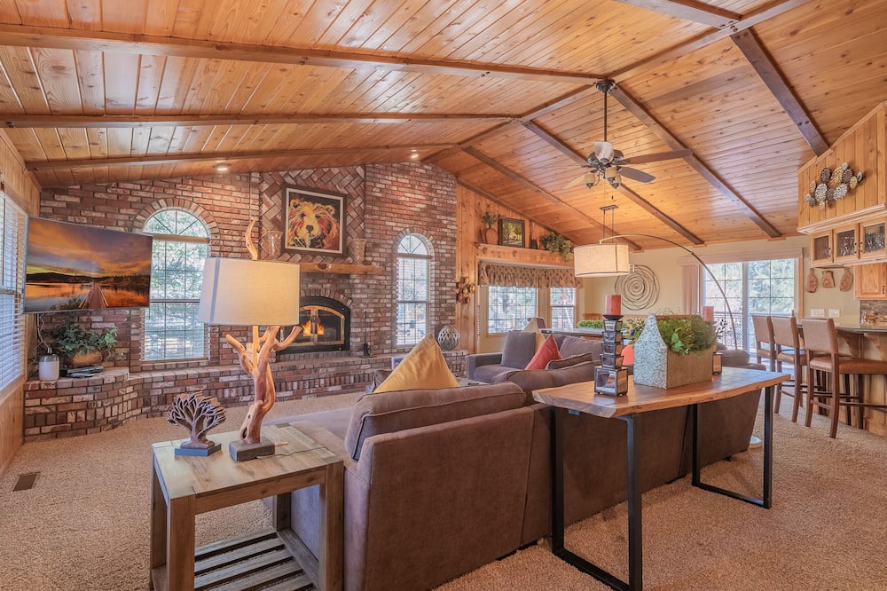 Photo of Livingroom in Eagle Mountain Estates