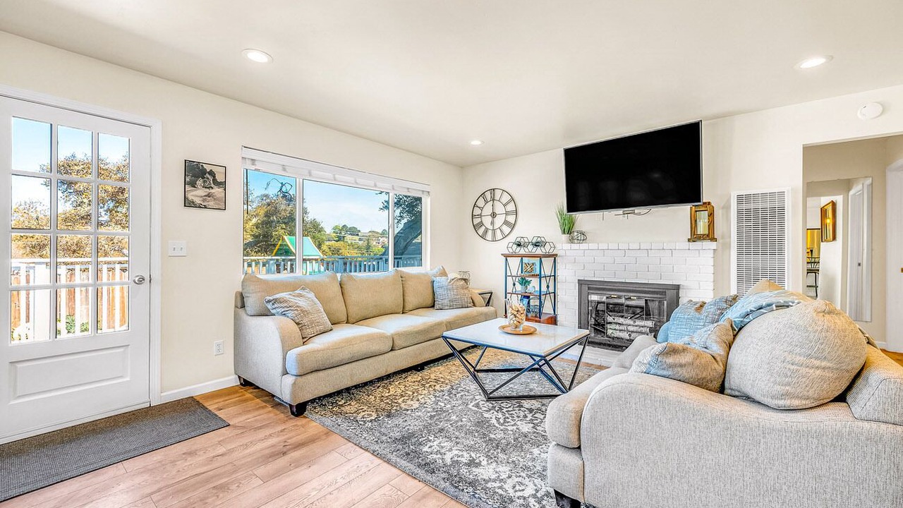 Photo of Livingroom in Del Rey Oaks