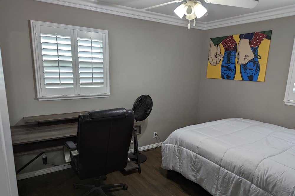 Photo of Bedroom in Santa Paula