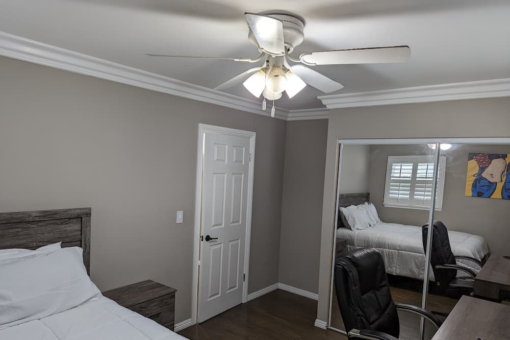 Photo of Bedroom in Santa Paula