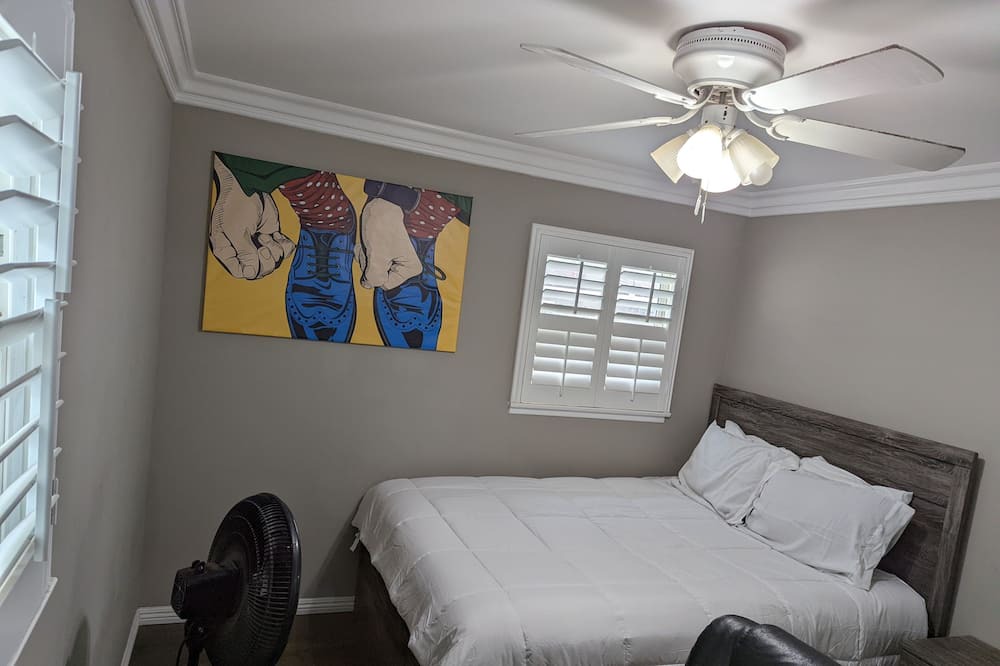 Photo of Bedroom in Santa Paula