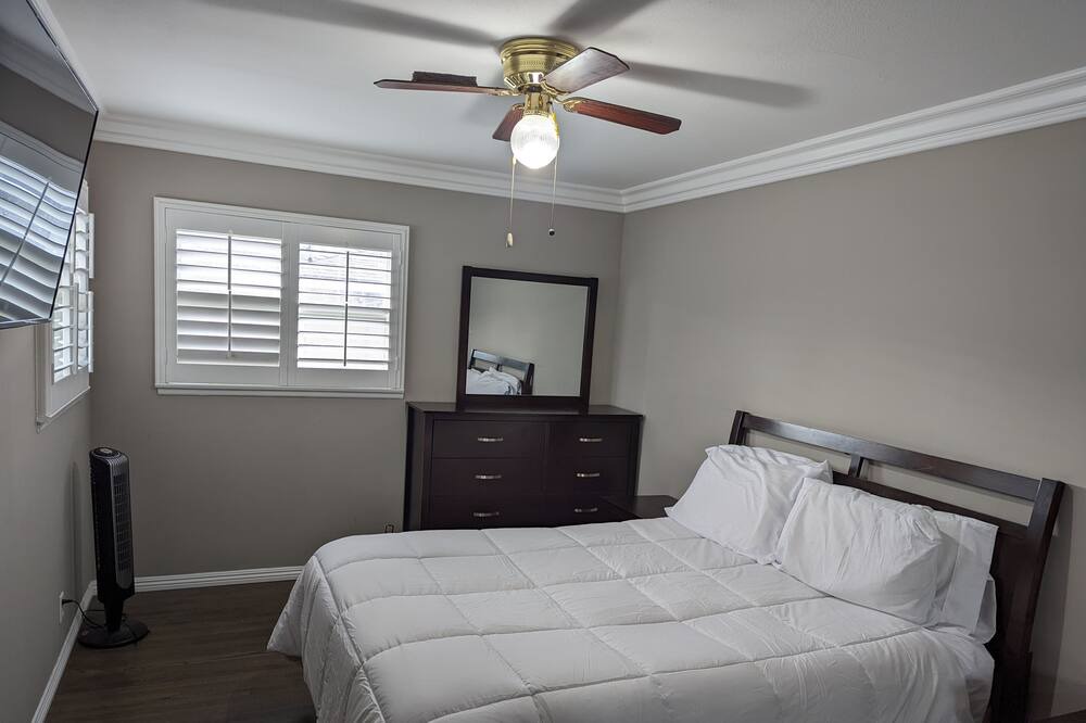 Photo of Bedroom in Santa Paula